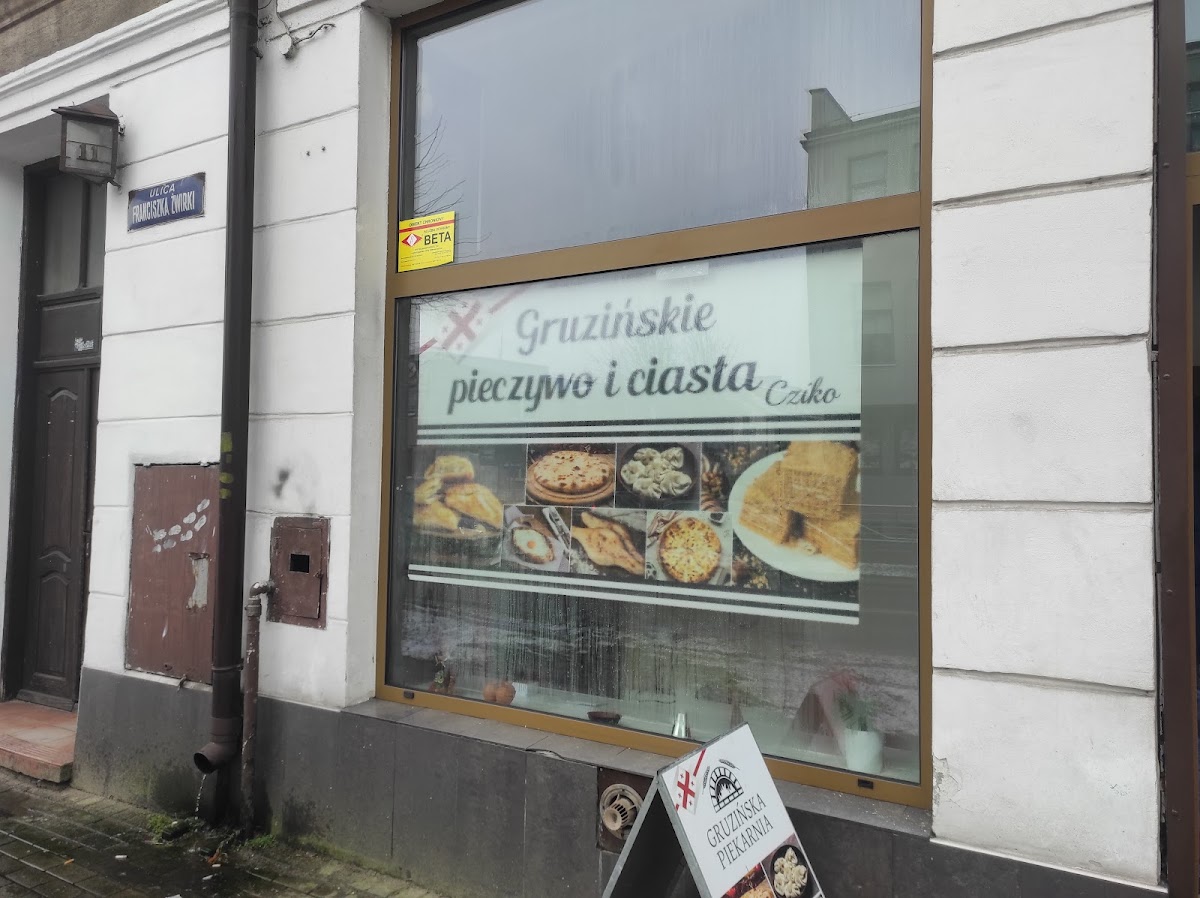 Widok na piekarnię z zewnątrz